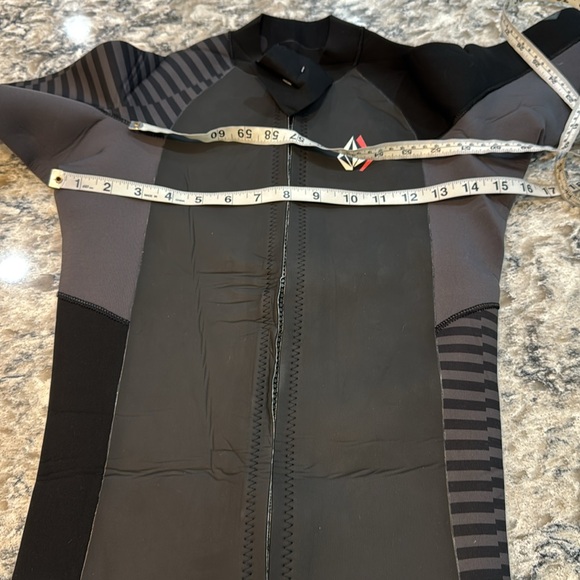 Volcom | Swim Deadly Stones Neoprene Wetsuit Jacket in Black Gray Rash-guard XS - Picture 13 of 14